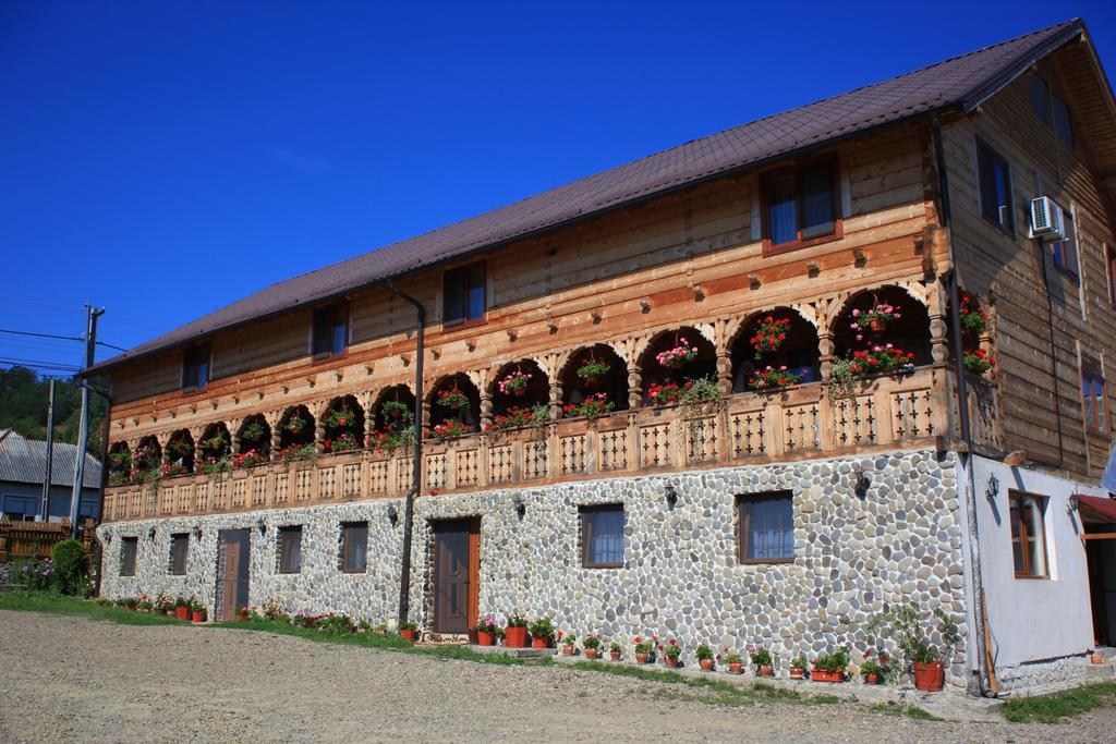Pensiunea Sub Cetate La Matei Oncesti (Maramures) Bagian luar foto